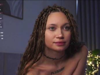 PLUXURY- webcam bongacams model stream image