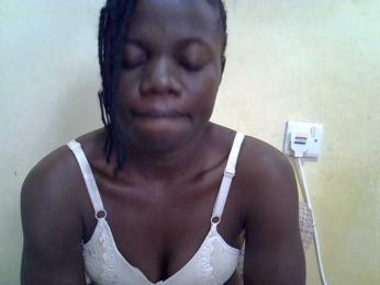 Pretty-doll webcam bongacams model stream image