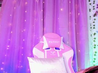 Luna Sommer webcam model stream image