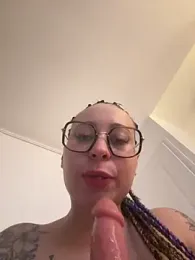 queenlo_xxx webcam model stream image