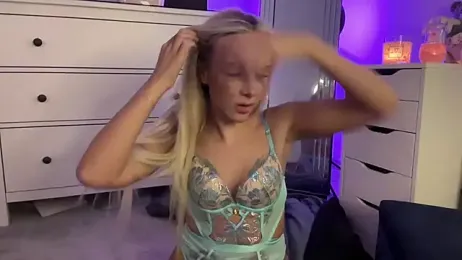 Naughtyblondex webcam model stream image