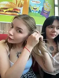 FlashTitsRoyal webcam model stream image