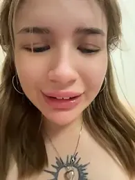 FlashTitsRoyal webcam model stream image