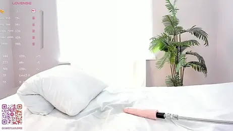 SweetLilyLove webcam model stream image