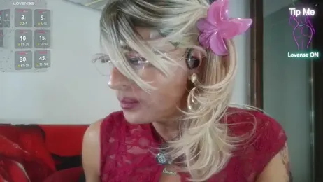 LadyOxana webcam model stream image