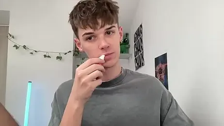YourMilkyGuy webcam model stream image