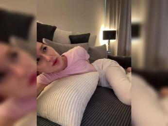 whiteTEA webcam bongacams model stream image