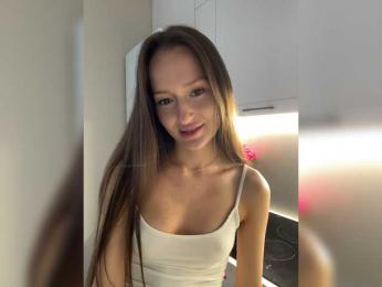 whiteTEA webcam bongacams model stream image