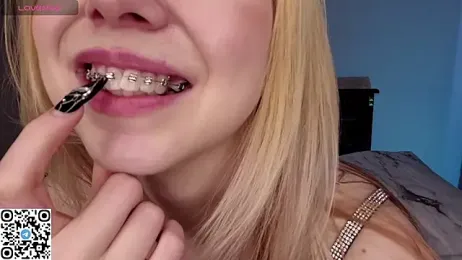 LynetHakes webcam model stream image