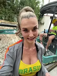 JayJayPink webcam model stream image