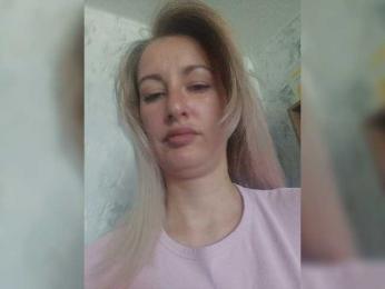 fruittella webcam bongacams model stream image
