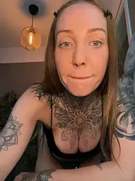 Elenascrib webcam model stream image