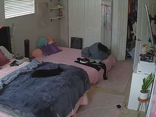 voyeurcam-house-charleys-room webcam model stream image