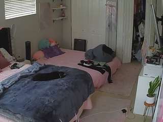 voyeurcam-house-charleys-room webcam model stream image