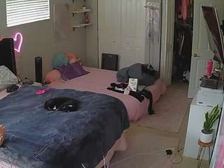 voyeurcam-house-charleys-room webcam model stream image