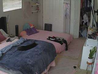 voyeurcam-house-charleys-room webcam model stream image