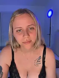 lunawolf21 webcam model stream image
