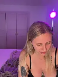 lunawolf21 webcam model stream image