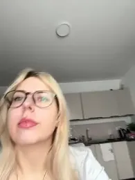 Livewithlucy webcam model stream image