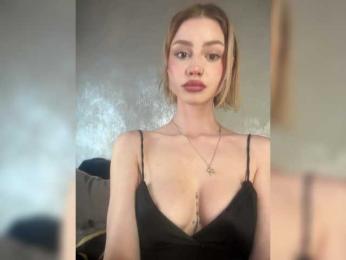 RealLinaaa webcam model stream image
