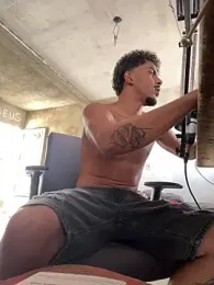 menoquarenta webcam model stream image