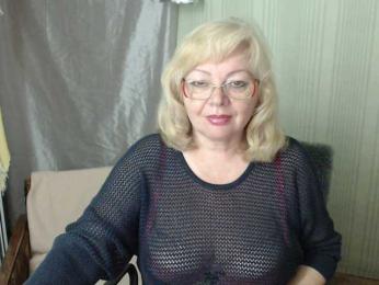 EvelynLoveShy webcam bongacams model stream image