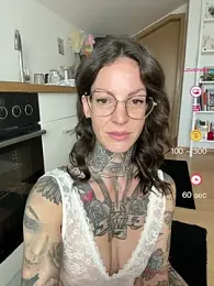 BrownieyQueen webcam model stream image