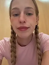 kira_mia webcam model stream image