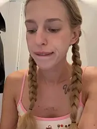 kira_mia webcam model stream image