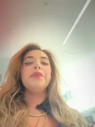 Alirawrz webcam stripchat model stream image