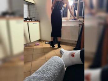 Two-play webcam model stream image