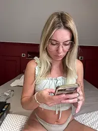 carlaaa webcam model stream image