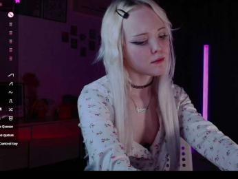 EvianLui webcam model stream image