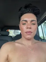 LukeLouHarvey webcam model stream image