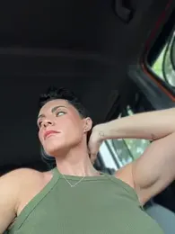 LukeLouHarvey webcam model stream image