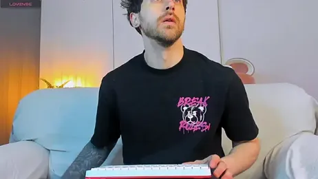 Oscar_Miller_ webcam model stream image