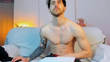 Oscar_Miller_ webcam model stream image