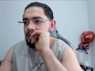 Luigi White webcam model stream image