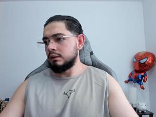 Luigi White webcam model stream image