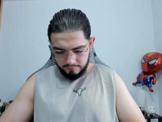 Luigi White webcam model stream image