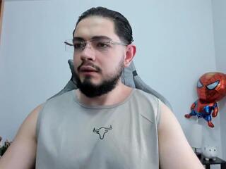 Luigi White webcam flirt4free model stream image