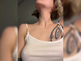 QueenKing webcam model stream image