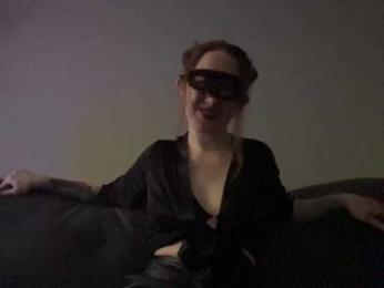 Cherry-lips webcam model stream image