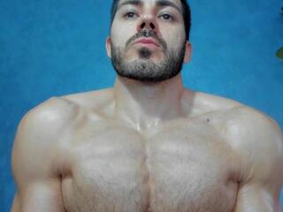 Cutler Q webcam flirt4free model stream image