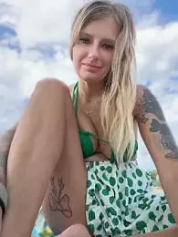 Betsy webcam model stream image