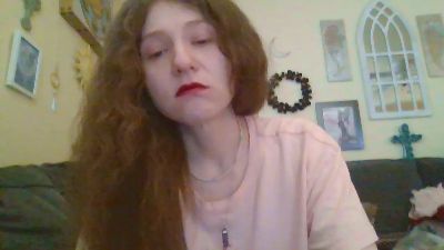 QueenCrimson webcam cam4 model stream image