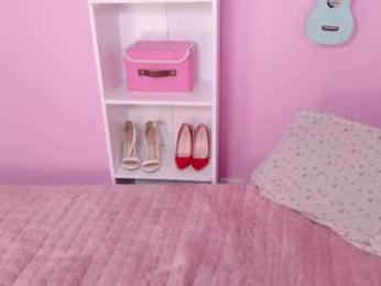 little_effy18_ webcam model stream image