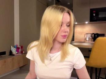 moonavelle webcam bongacams model stream image