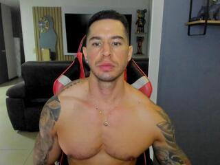 Uxio X webcam model stream image