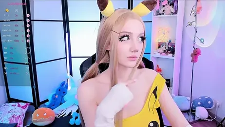 MilkyCute webcam model stream image